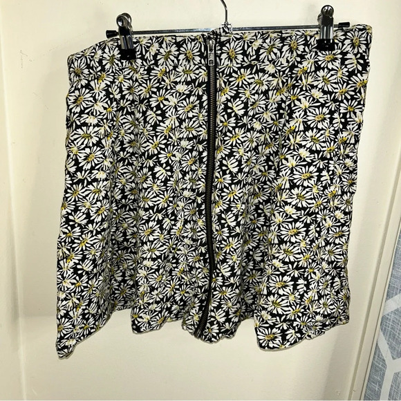 Daisy print skater skirt size L - Picture 1 of 5